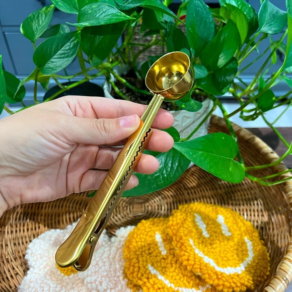 2-in-1 Coffee Spoon/Sealing Clip - Picture 1 of 4